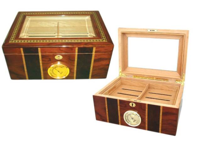Humidor with glass top