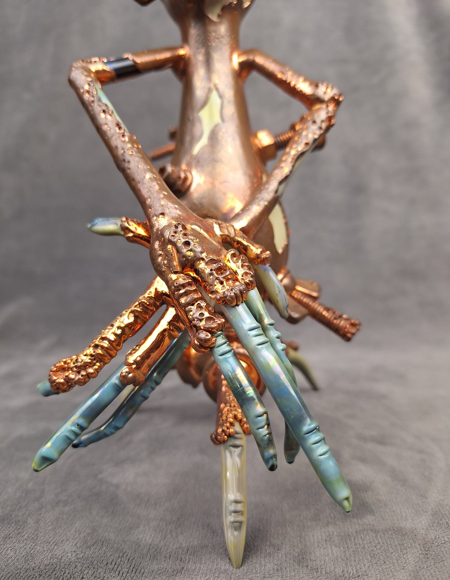 SNIC Mr. Hand "Tri-pod Legs"